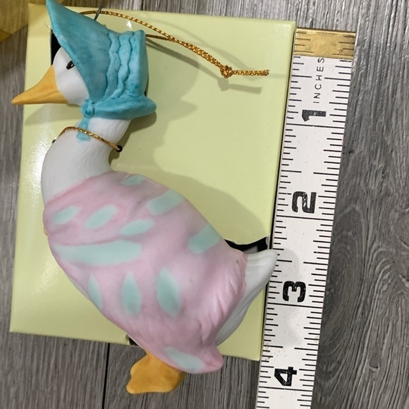 Schmid Porcelain Beatrix Potter Ornament Jemima Puddleduck with original box - Picture 5 of 11
